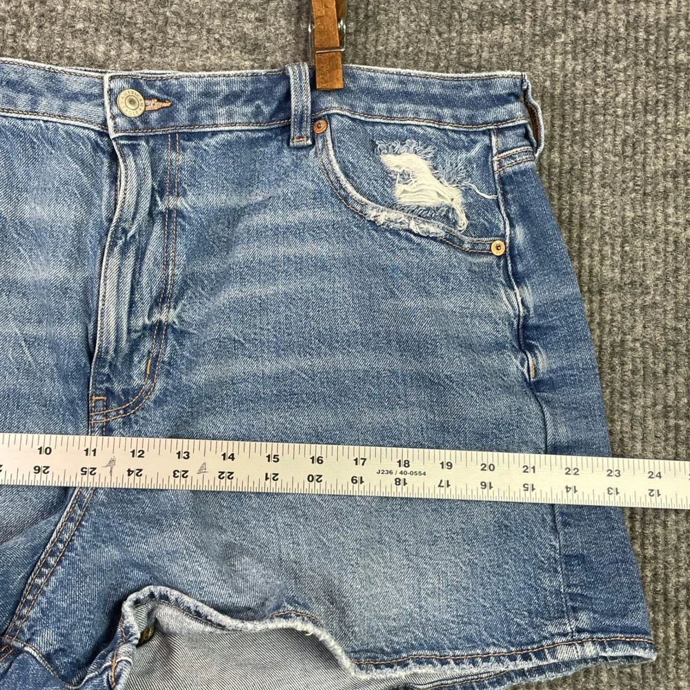 American Eagle Mom Shorts Womens 18 Blue Distressed Denim High Waisted Raw Hem